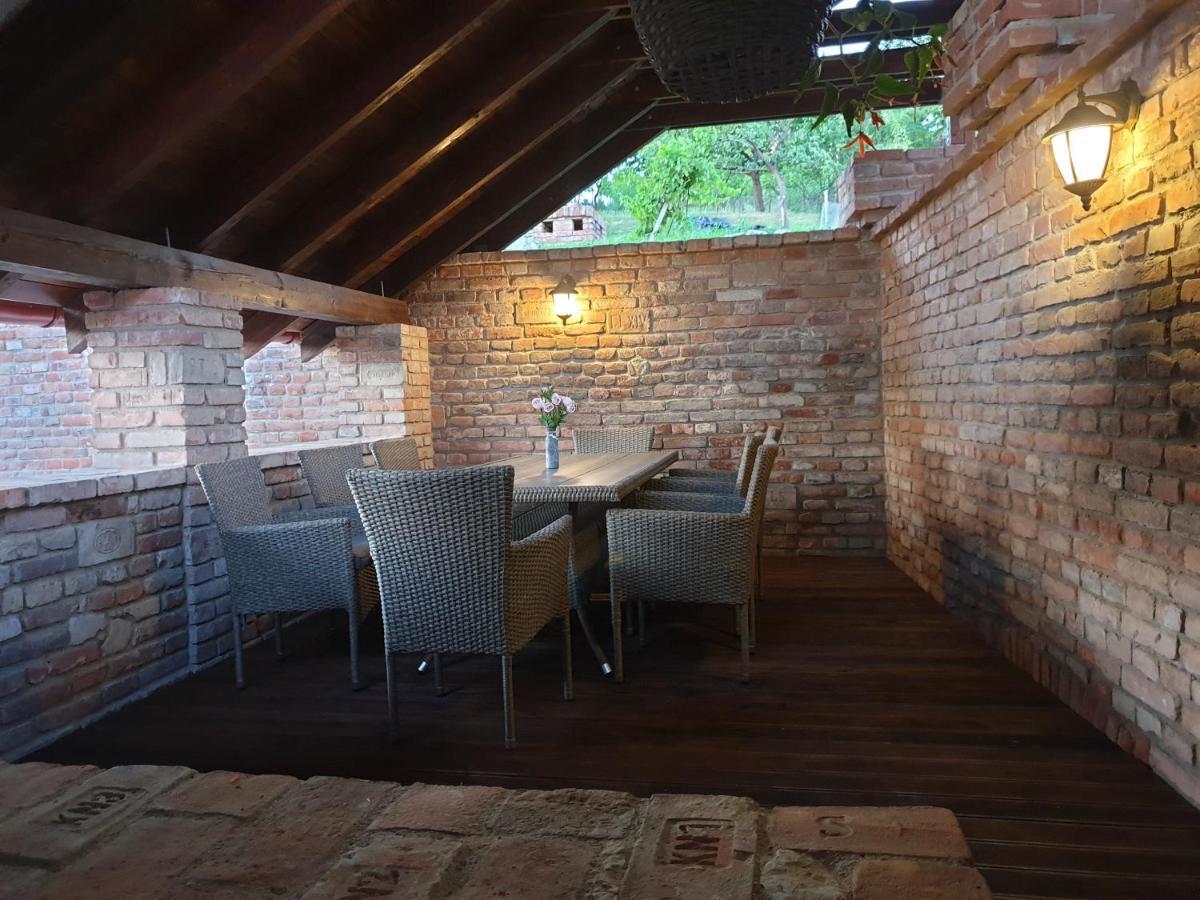 Apartmany In Veritas Mikulov Bagian luar foto