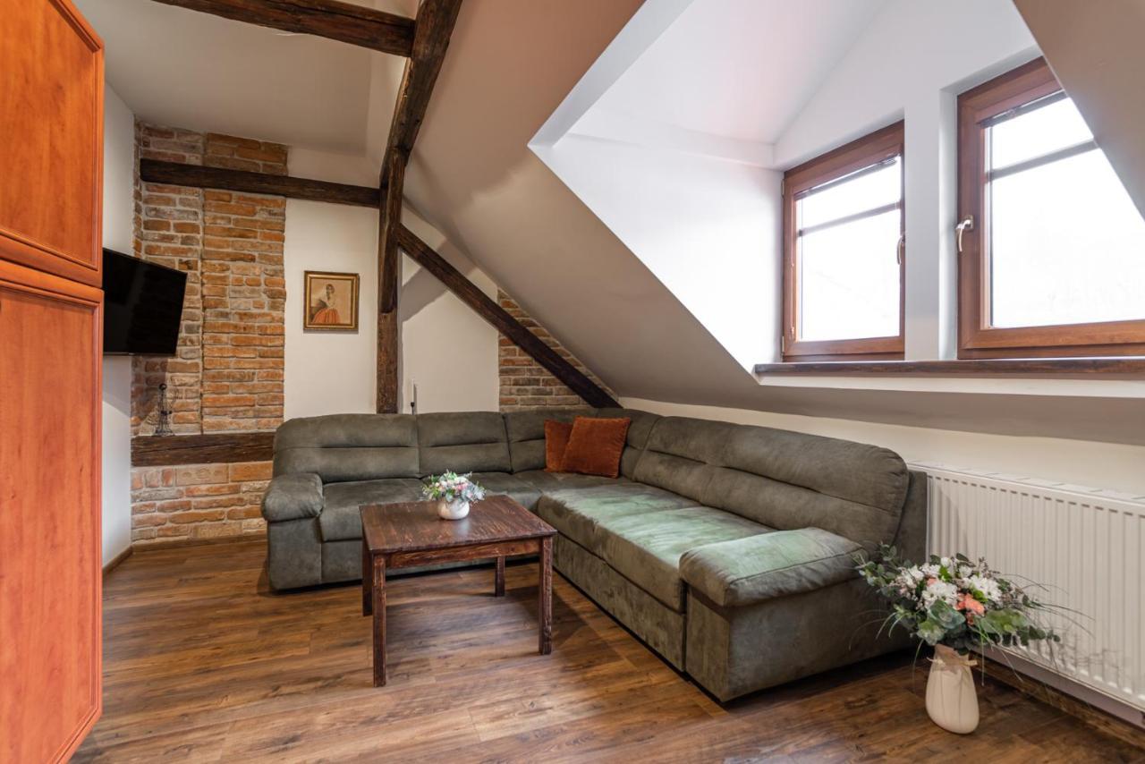 Apartmany In Veritas Mikulov Bagian luar foto