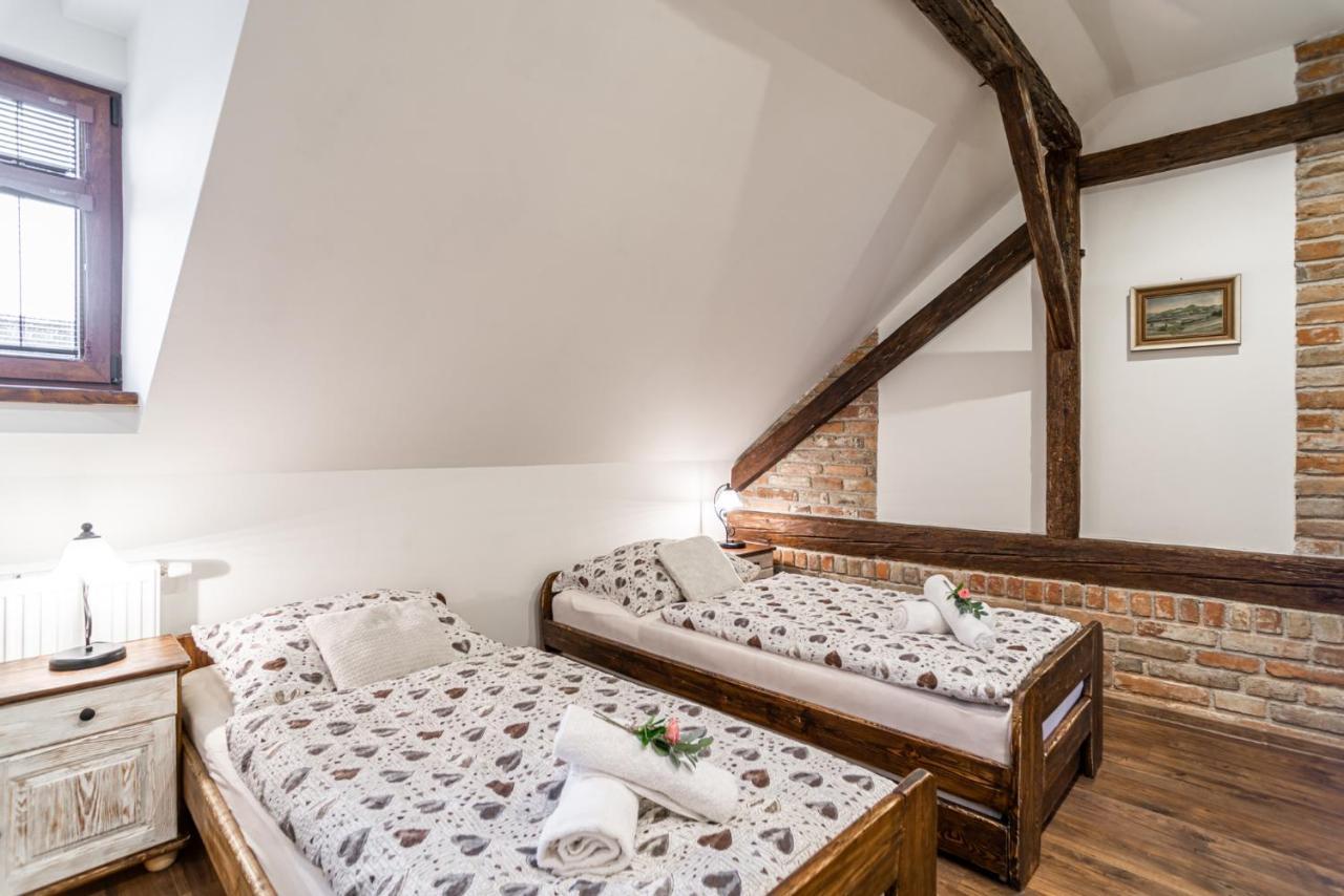 Apartmany In Veritas Mikulov Bagian luar foto