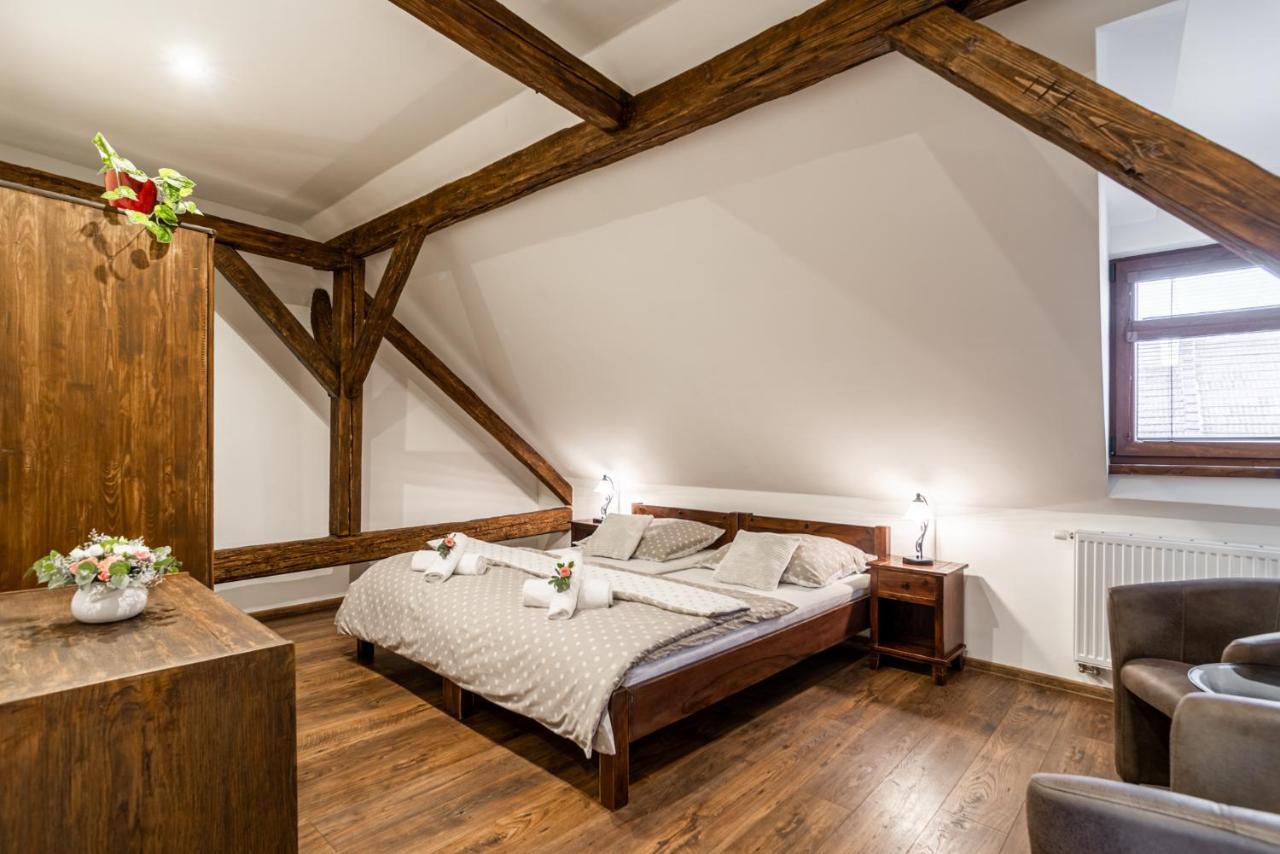 Apartmany In Veritas Mikulov Bagian luar foto