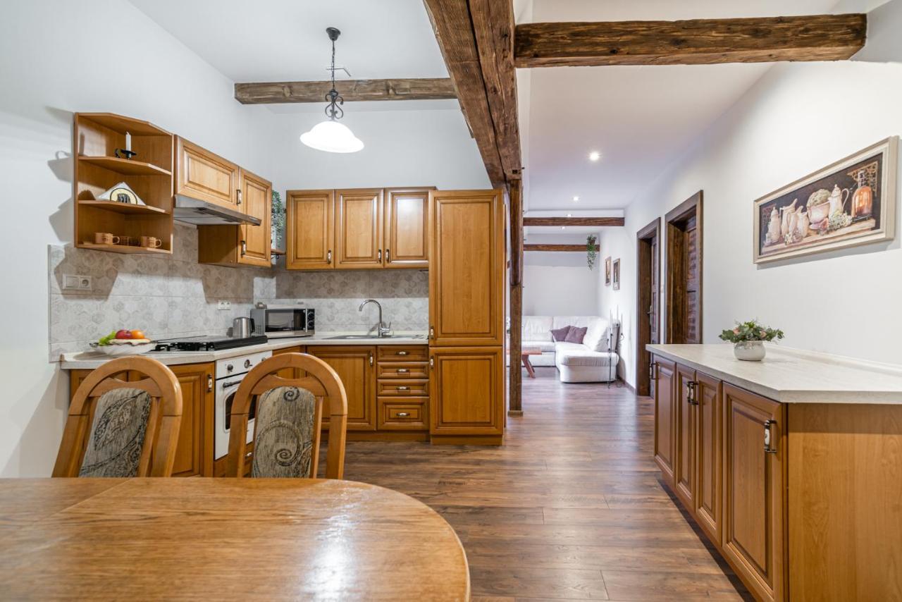 Apartmany In Veritas Mikulov Bagian luar foto