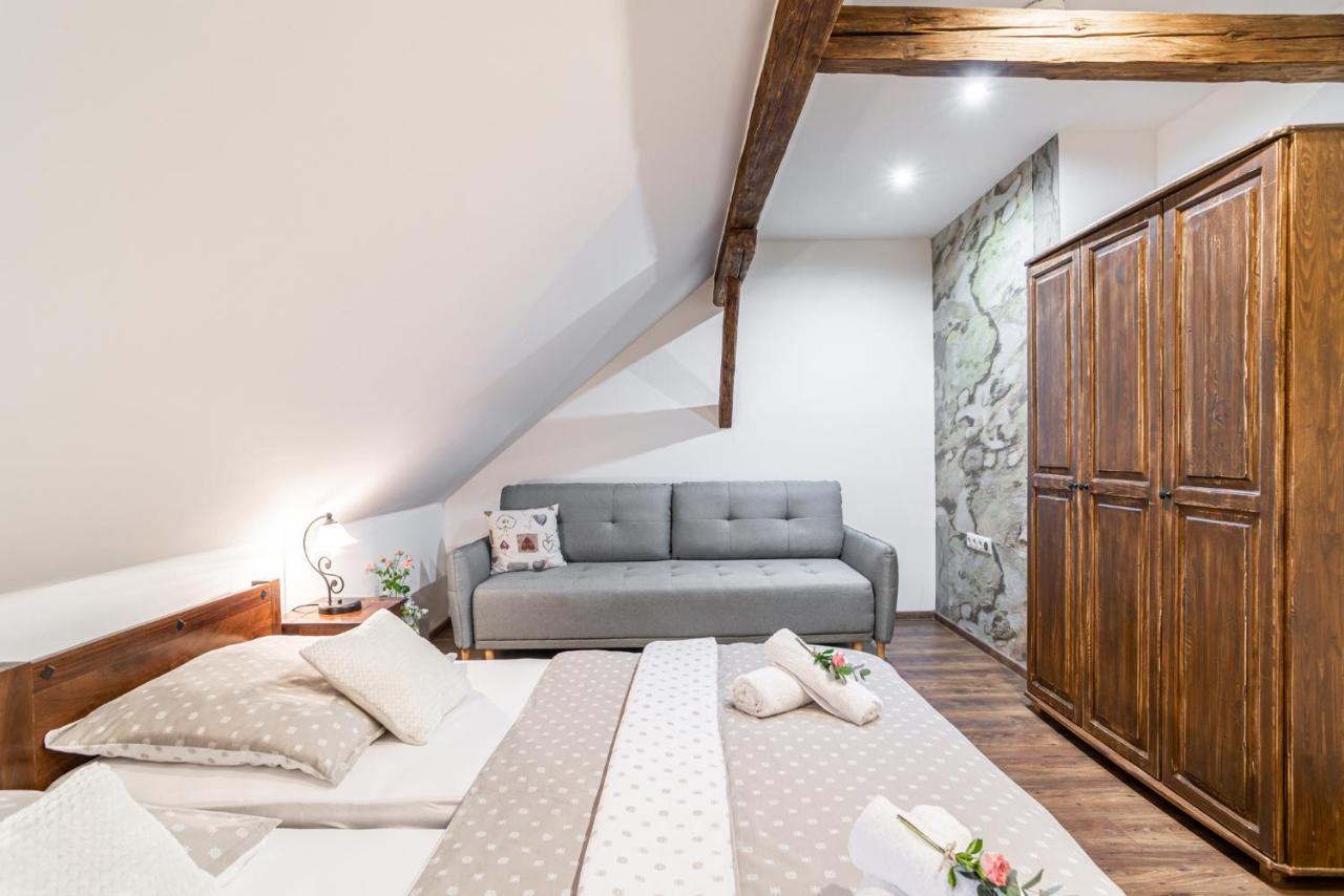Apartmany In Veritas Mikulov Bagian luar foto
