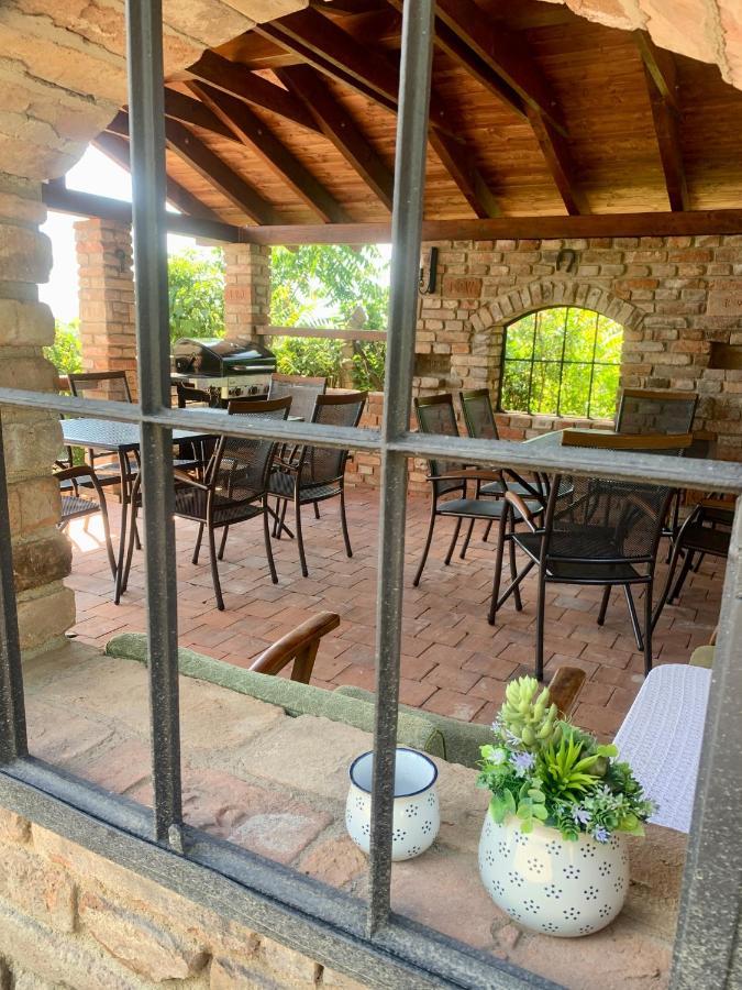 Apartmany In Veritas Mikulov Bagian luar foto