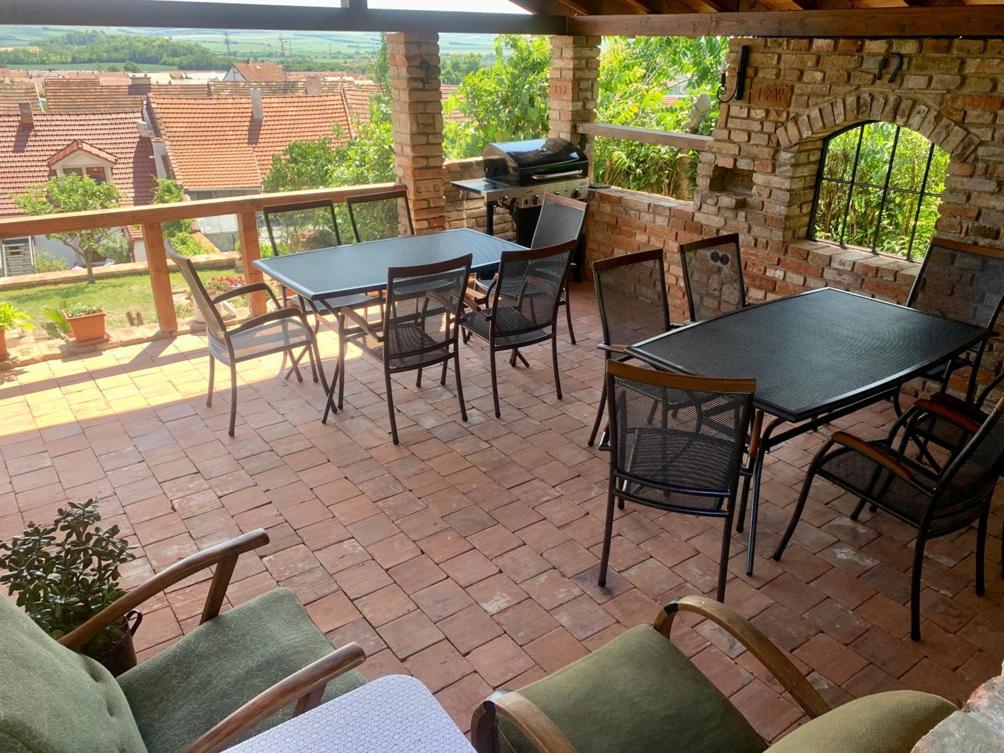 Apartmany In Veritas Mikulov Bagian luar foto
